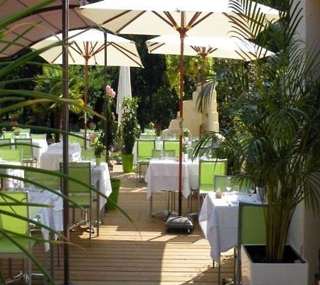 Logis Hotels - Le Pont Bernet - Hotel 2 Etoiles Et Restaurant Le Pian-Médoc Eksteriør billede