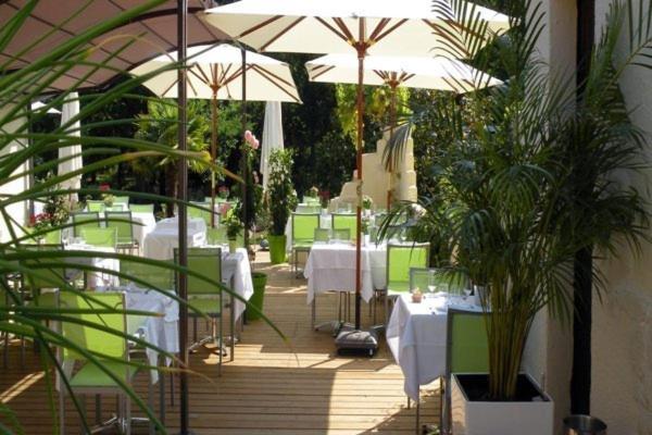 Logis Hotels - Le Pont Bernet - Hotel 2 Etoiles Et Restaurant Le Pian-Médoc Eksteriør billede