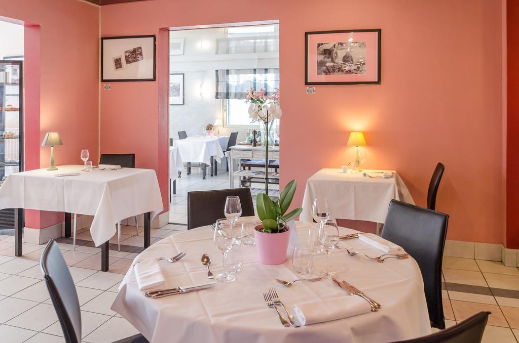 Logis Hotels - Le Pont Bernet - Hotel 2 Etoiles Et Restaurant Le Pian-Médoc Eksteriør billede