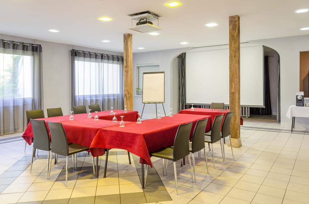 Logis Hotels - Le Pont Bernet - Hotel 2 Etoiles Et Restaurant Le Pian-Médoc Eksteriør billede