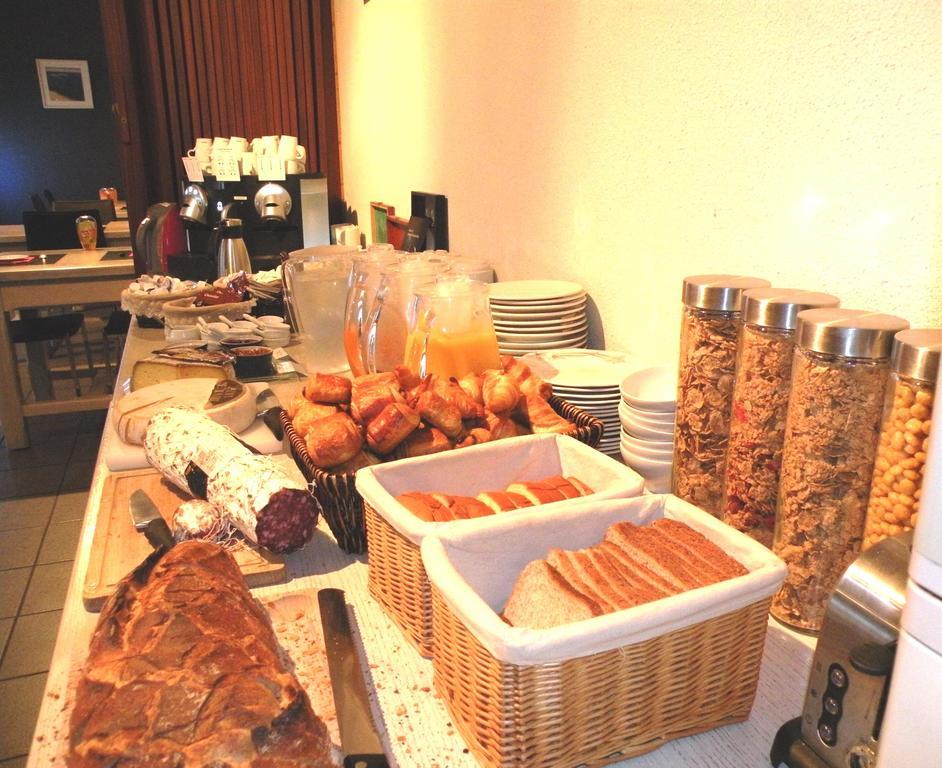 Logis Hotels - Le Pont Bernet - Hotel 2 Etoiles Et Restaurant Le Pian-Médoc Eksteriør billede